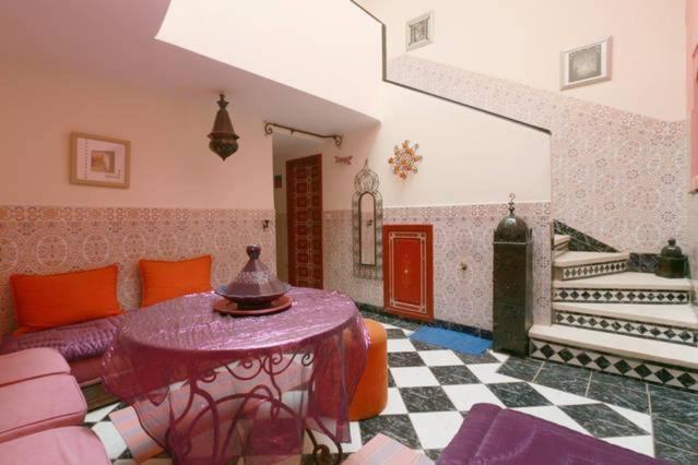 Maison Riad Traditionnel Idealement Situe A Marrakech Marrakesh Exterior photo